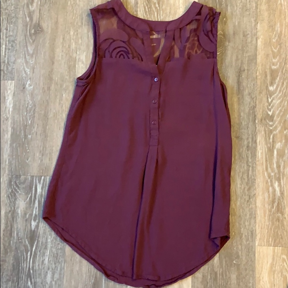 Sleeveless plum top